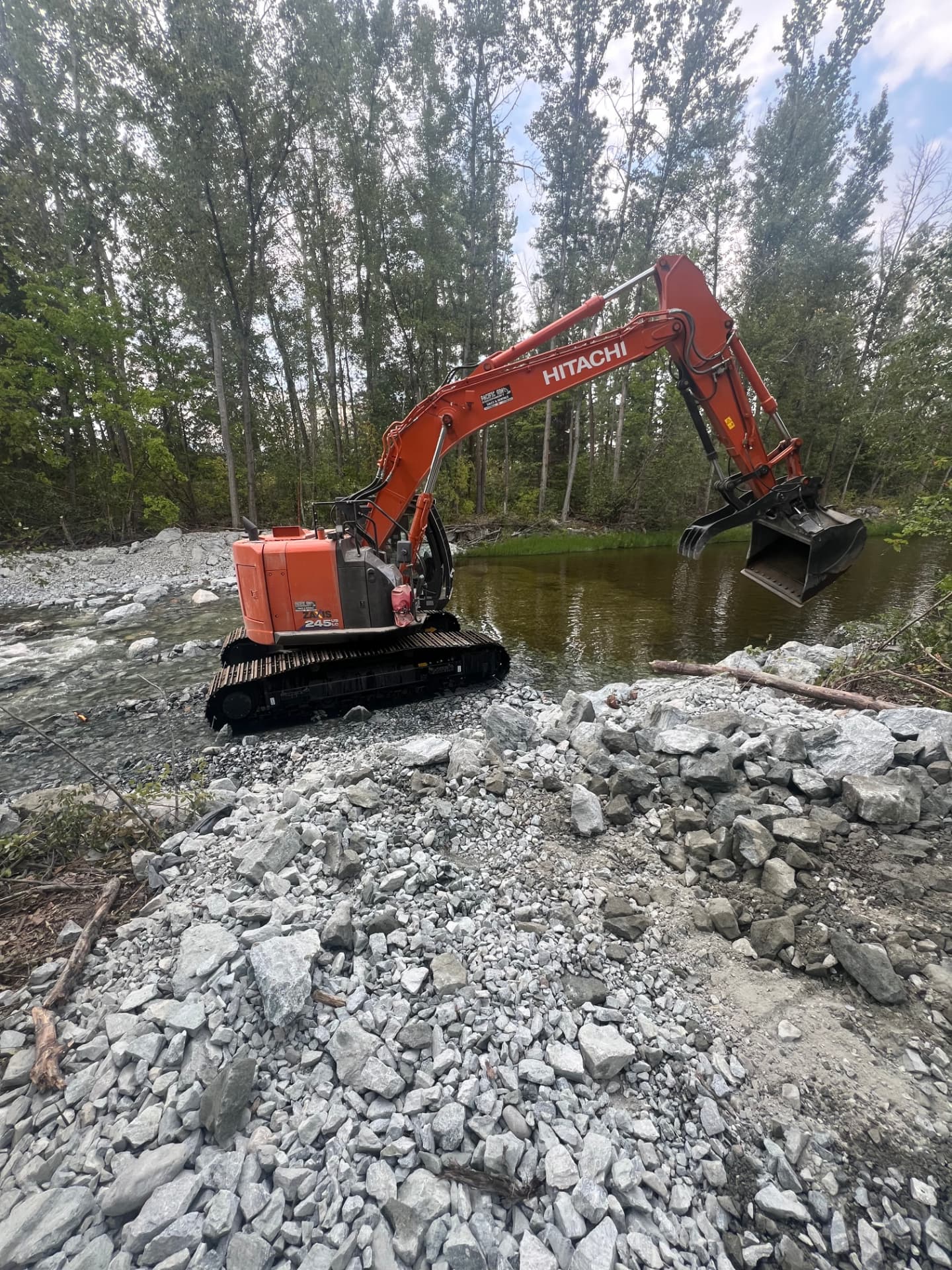 3SIXTY Hitachi excavator completing river restoration and environmental earthworks
